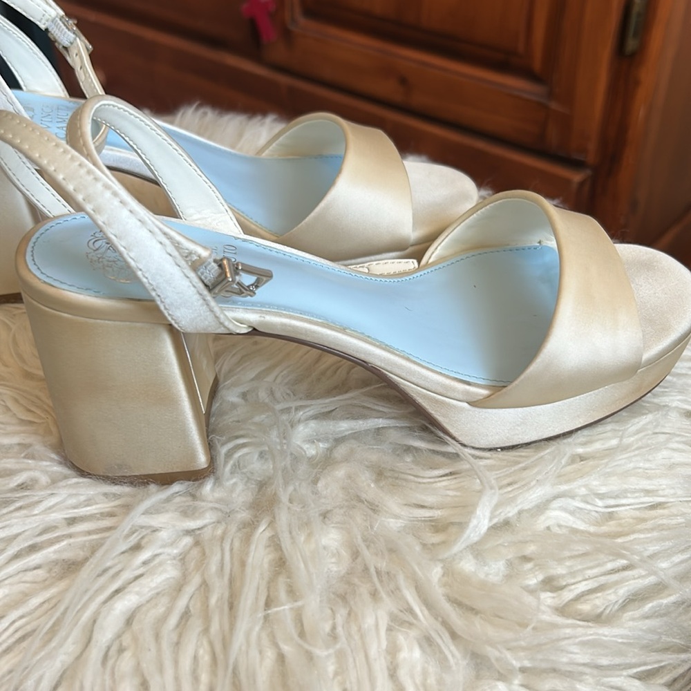 Vince Camuto Cream Ankle Strap heels. Satin, ivory, size 6.5.